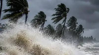 चक्रवात 'अर्नब' का रौद्र रूप: आंध्र प्रदेश और ओडिशा के तट के पास पहुंचा तूफान, तटीय इलाकों में भारी बारिश और आंधी-तूफान का हाई अलर्ट जारी
