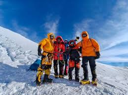 100% सुन नहीं सकते हरियाणा के बैंक मैनेजर, फिर भी 130 KM पैदल चलकर पहुंचे एवरेस्ट बेस कैंप; जज्बे को सलाम
